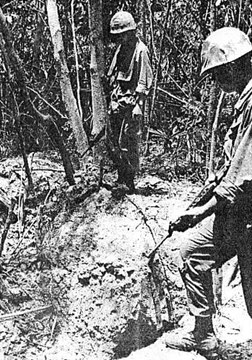 SP4 Wayne Killian and Robert Nivens look at bunker